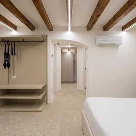 לינה וארוחת בוקר Moscova Luxury מילאנו