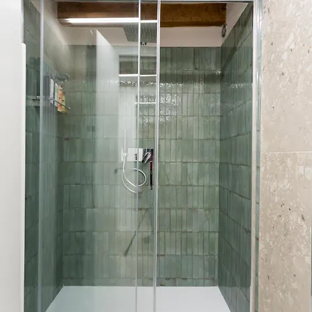 موسكوفا لوكشوري فندق مبيت وإفطار 4*